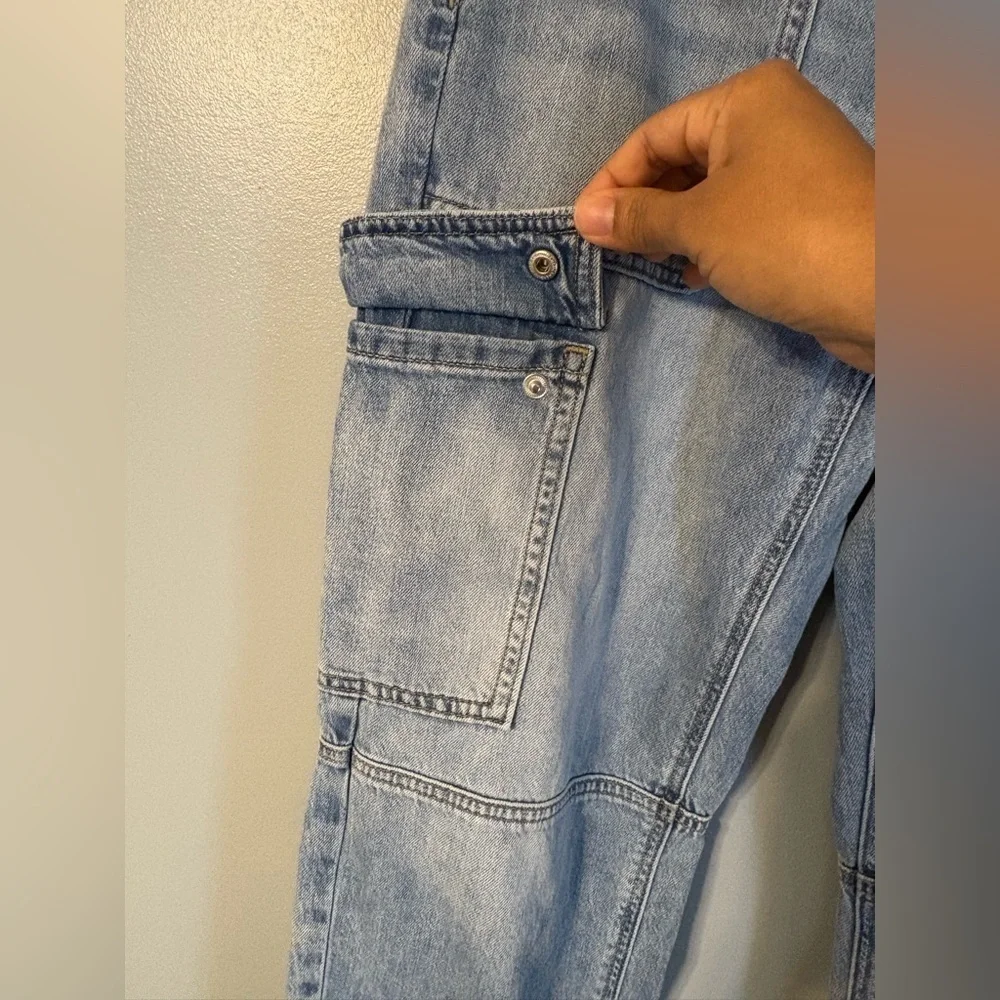 American Eagle Outfitters High-Waisted Cargo Denim Jogger Color: Blue | Size:2 - Picture 13 of 14